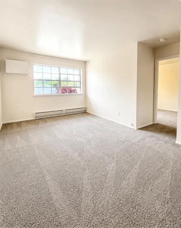33 OAK #37-12, Walden, NY 12586