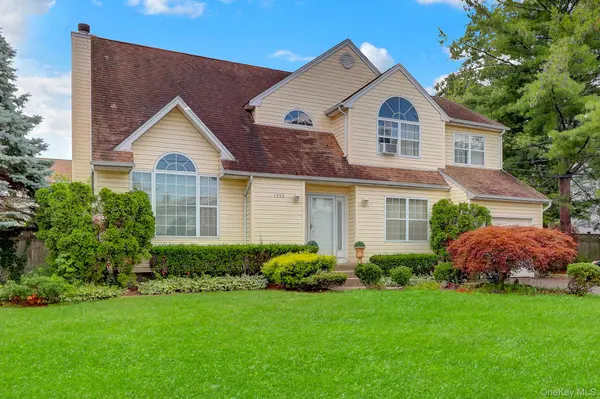 1453 7th ST, West Babylon, NY 11704