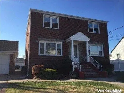 149 N Broome AVE, Lindenhurst, NY 11757