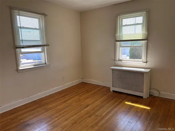 149 N Broome AVE, Lindenhurst, NY 11757