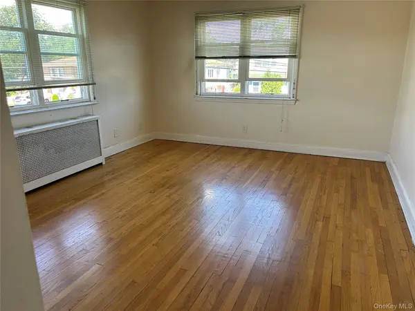 149 N Broome AVE, Lindenhurst, NY 11757