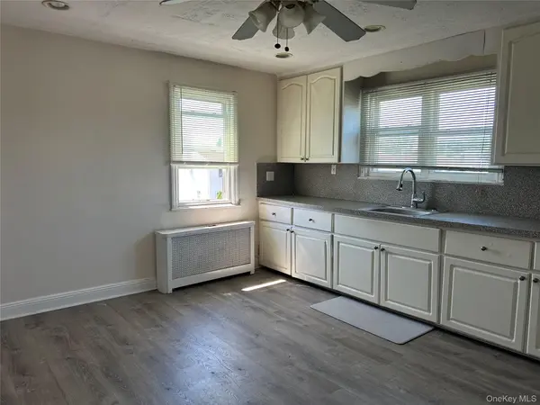 149 N Broome AVE, Lindenhurst, NY 11757