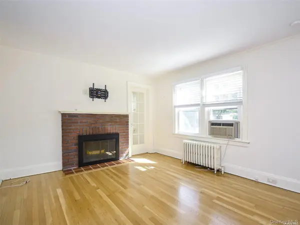 74 Irma AVE, Port Washington, NY 11050