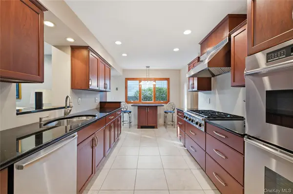 276 Mount Pleasant RD, Hauppauge, NY 11788