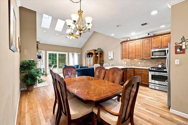 196 Pond View DR, Port Washington, NY 11050