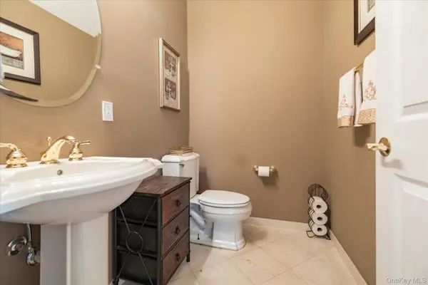 196 Pond View DR, Port Washington, NY 11050
