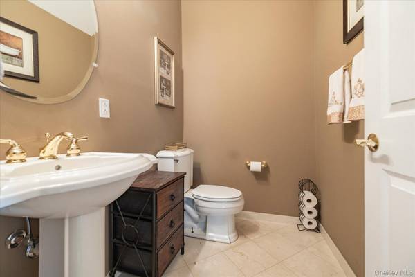 196 Pond View DR, Port Washington, NY 11050