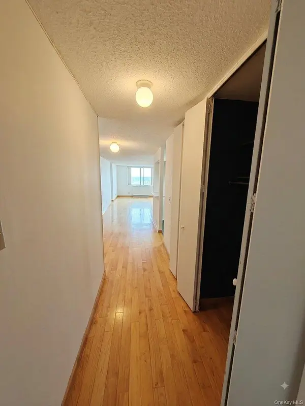 1 Bay Club DR #18L, Bayside, NY 11360