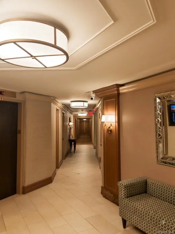 1 Bay Club DR #18L, Bayside, NY 11360