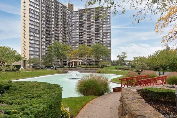 1 Bay Club DR #18L, Bayside, NY 11360