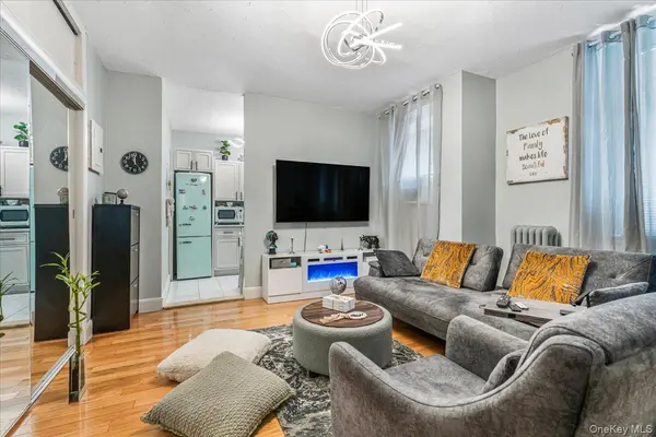 21-05 33rd ST #1F, Astoria, NY 11105