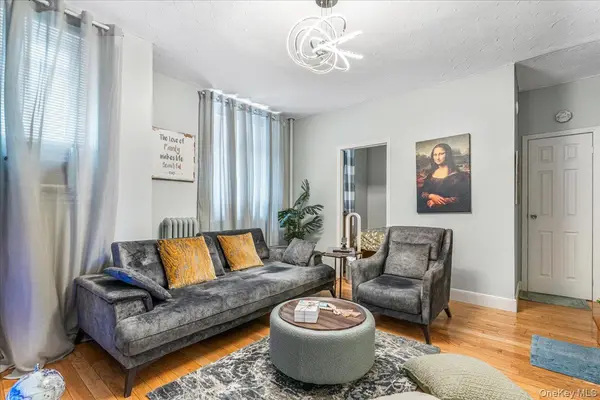 21-05 33rd ST #1F, Astoria, NY 11105