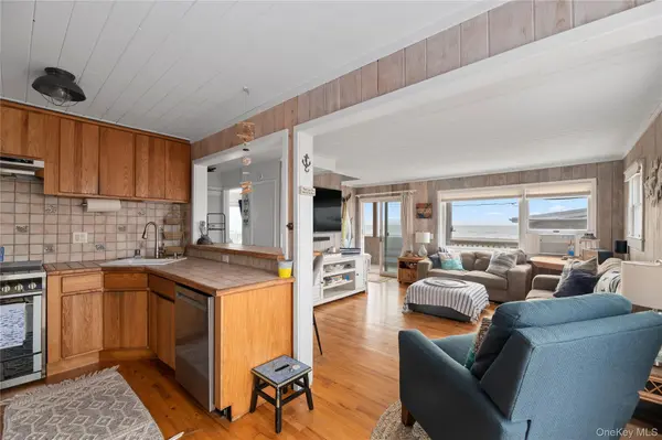 27 Sextant WALK, Robbins Rest, NY 11706