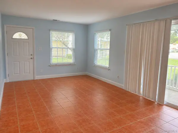 161 Fairview CIR, Middle Island, NY 11953