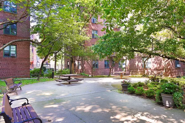 34-21 78th ST #3F, Jackson Heights, NY 11372