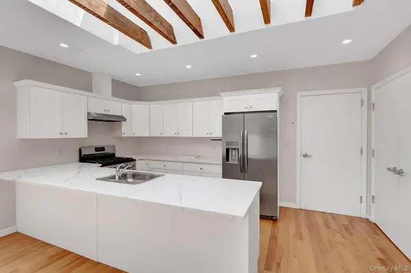 136 Rockaway AVE #201, Valley Stream, NY 11580