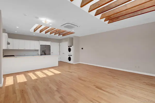 136 Rockaway AVE #201, Valley Stream, NY 11580