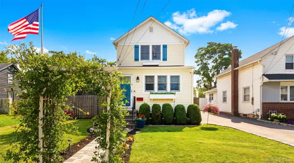 27 Wood AVE, Patchogue, NY 11772