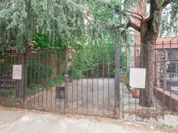 809A Greene Avenue #HSE, Brooklyn, NY 11221