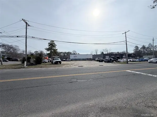 Pond RD, Ronkonkoma, NY 11779