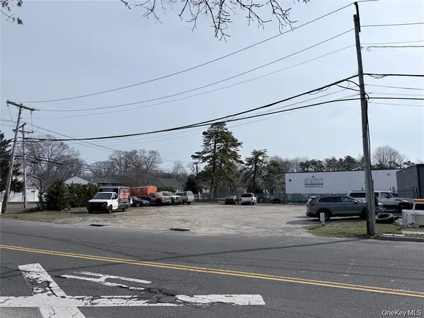 Pond RD, Ronkonkoma, NY 11779