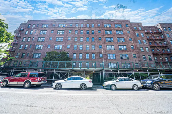 143-50 Hoover AVE #611, Briarwood, NY 11435
