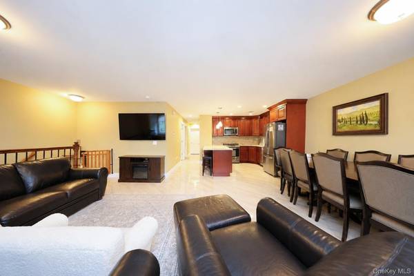 15 Wiltshire Ln, Staten Island, NY 10309