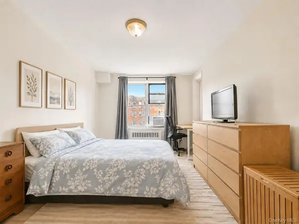 65-65 Wetherole ST #5R, Rego Park, NY 11374