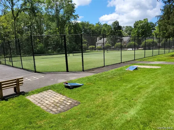 3905 Buttonwood LN, Carmel, NY 10512