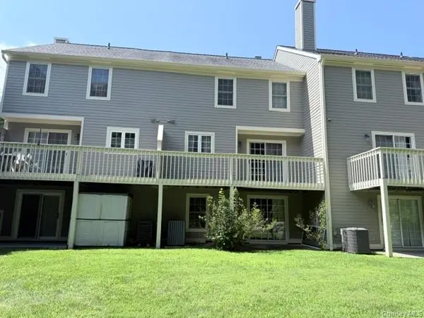 3905 Buttonwood LN, Carmel, NY 10512