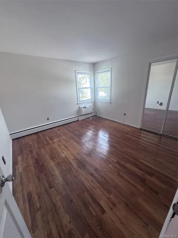 45 Radcliffe RD #1, Island Park, NY 11558