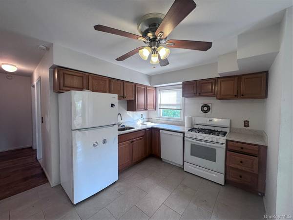 45 Radcliffe RD #1, Island Park, NY 11558