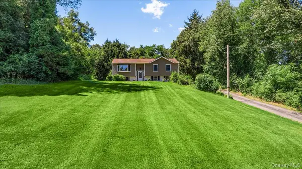 3 Jaycox LN, Hopewell Junction, NY 12533