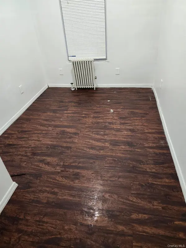 83 Park AVE #A, Babylon, NY 11702