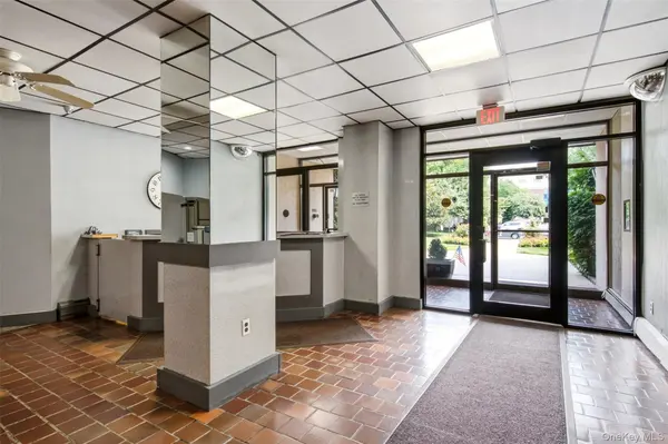 135 Post AVE #2J, Westbury, NY 11590