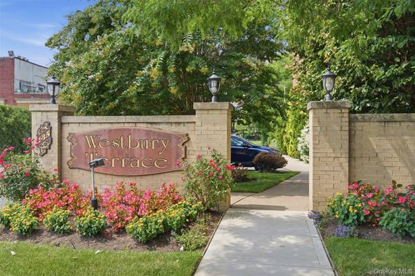 135 Post AVE #2J, Westbury, NY 11590