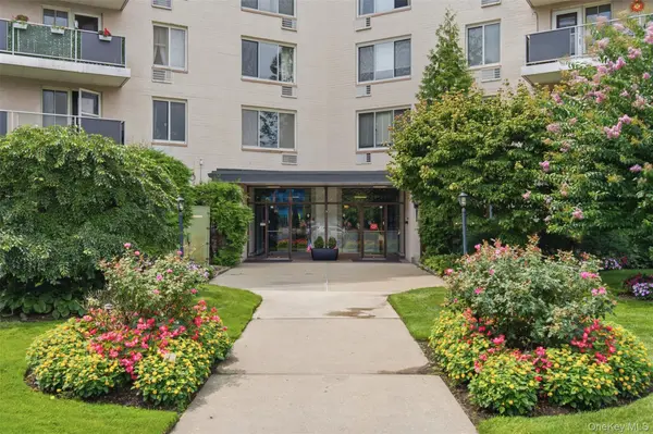135 Post AVE #2J, Westbury, NY 11590