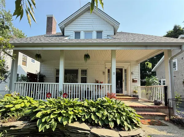 31 Jacobson AVE, Huntington, NY 11743