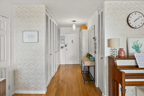 102-30 66th RD #25F, Forest Hills, NY 11375