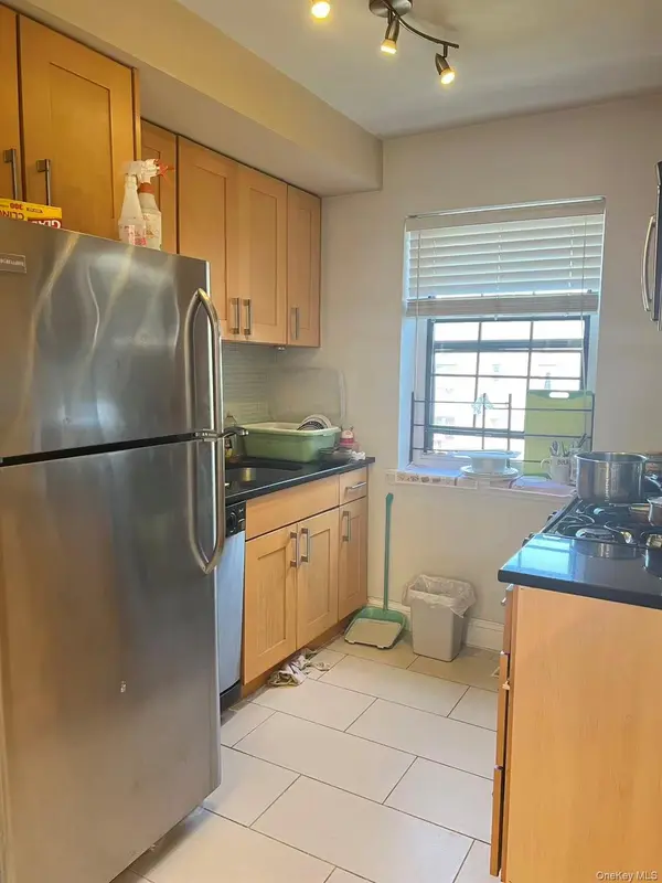 78-11 Main ST #3F, Kew Gardens, NY 11367