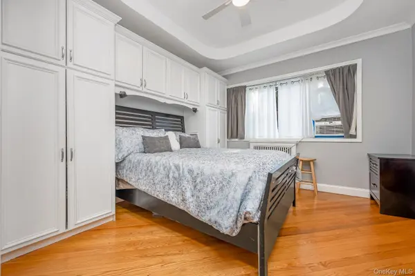 56-23 61st ST, Maspeth, NY 11378