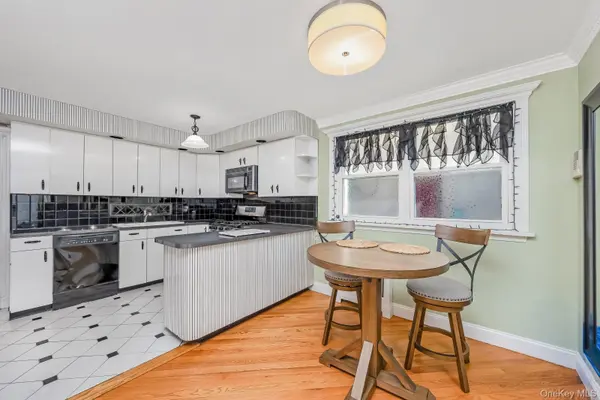 56-23 61st ST, Maspeth, NY 11378