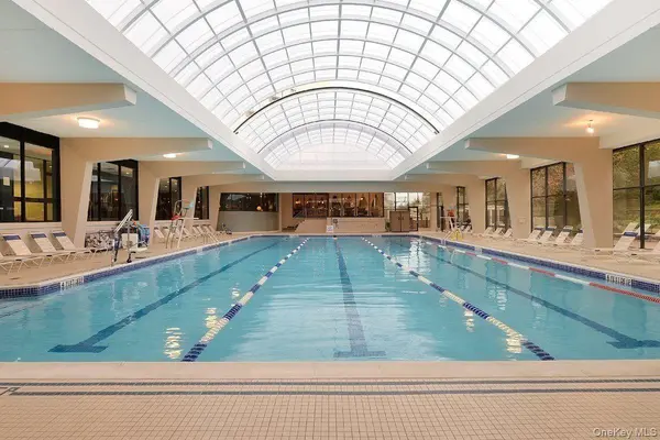 1 Bay Club DR #19H, Bayside, NY 11360