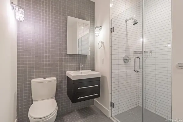 16 Willow AVE #2B, Islip, NY 11751