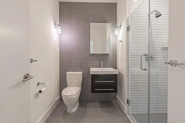 16 Willow AVE #2B, Islip, NY 11751