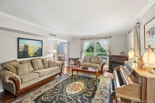 116 Head Of The Neck RD, Manorville, NY 11949