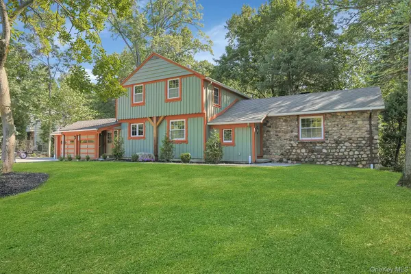 556 Babbling Brook LN, Valley Cottage, NY 10989