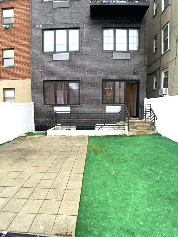 14-18 31st ST, Astoria, NY 11106