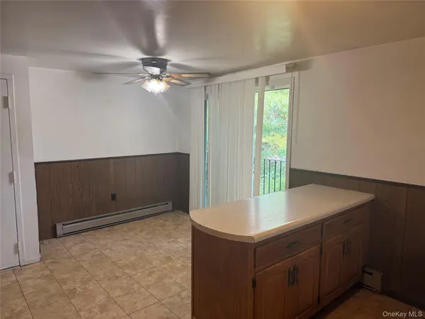 508 Parr Meadow DR #5H, Newburgh, NY 12550