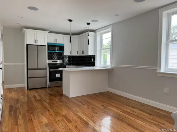 44 lewis AVE, New Hyde Park, NY 11040